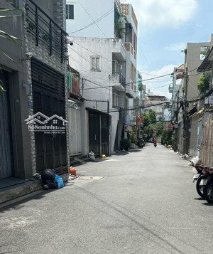 ngay hẻm xe hơi lạc long quân, chợ tân bình, gần lý thường kiệt. ngang 4 dài 17m xây 4 tầng