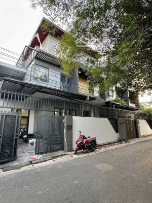 bán nhà trung tâm thủ dầu một vị trí: đối diện chợ phú hoà, cách đường lhp chỉ 20m