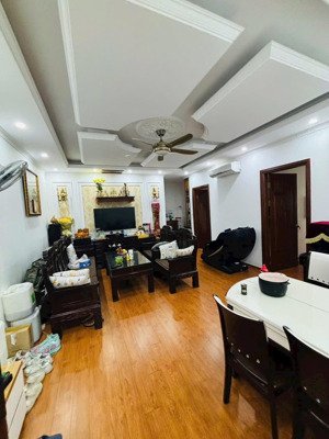 cần cho thuê ngay căn hộ cc 3pn phố trần thái tông giá 16tr/ tháng