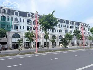 Bán nhà phố mặt tiền đại lộ đông tây,Bến Tre đã có sổ hồng