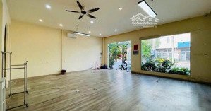 cho thuê mặt bằng ngang 8m sẵn hiện trạng 144m2 vị trí đẹp khu d2d