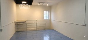 sang nhượng quyền sử dụng ki ốt trung tâm chợ sủi ở được kinh doanh tốt - làm được kho để hàng