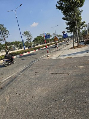 đất vị trí đẹp phường tân định cách mỹ phước tân vạn 150m