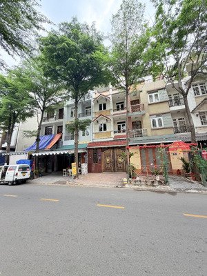 bán nhà 1 hầm 3 lầu đường 9 mét khu dân cư