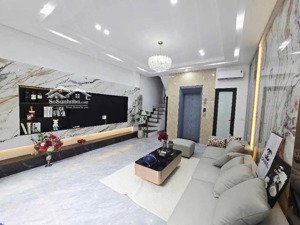 phố giải phóng- hoàng liệt dt37m 6 tầng thang máy, mt4,1m, sát ô tô đỗ, mặt thoáng sáng giá 8 tỷ