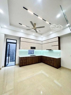 ngộp bank 4,5 tỷ, 3 tầng 4pn dt 91m2 linh trung sát hoàng diệu đại học ngân hàng, nhỉnh 5 tỷ