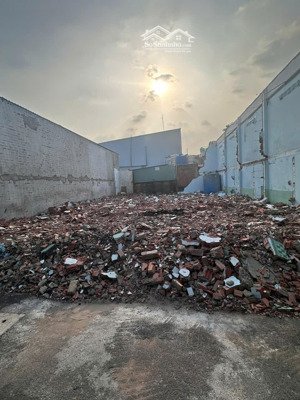 đất vuông vức sát khu him lam linh chiểu phía sau đh ngân hàng 5,6 tỷ tl