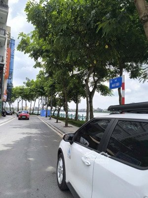 bán nhà 3t vị trí đẹp dt 129m2-mt 5.6m-lô góc 3 mặt thoáng-view hồ tây-mặt phố nhật chiêu.giá:108tỷ