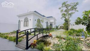 Villa sport club đẳng cấp nghỉ dưỡng cao cấp khuôn viên ao cá koi và sân Pickleball