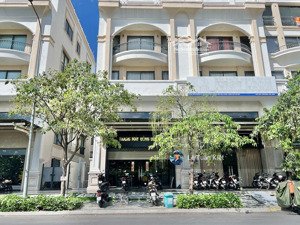 cho thuê nguyên căn hoàn thiệ. giá thuê $ 60tr/ tháng. vị trí đẹp thoáng mát tại kdt vạn phúc city.