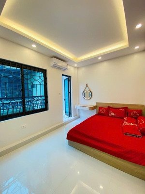 +++hoàng văn thái .6,7 tỷ .5 tầng ngõ ôtô tránh.kinh doanh đa ngành.o tô dỗ cửa ngày đêm.