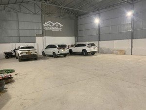 cự khối - kho mới gần 300m2 - giá tốt - xe tải 2,5 tấn