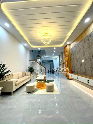 kẹt tiền bán gấp nhà hxh tân hoà đông, 60m2, 3 tầng btct, 4 pn 3wc, giáp q6, kdc an ninh