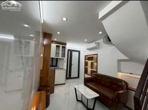 Cho thuê nhà ngõ Khâm Thiên- 3 tầng x 25m2, 3 ngủ, 8 triệu