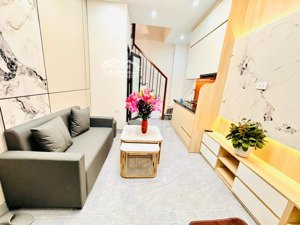 dân xây, ngõ thông ba gác qua, gần phố nhà full nt ở ngay, ttba đình ở sướng. dt35m4tmt giá 7,3tỷ