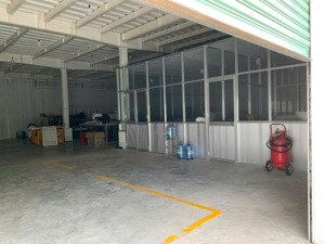 cho thuê kho xưởng 660m2, sát kcn long hậu. gần kcn hiệp phước, xe tải vào tận nơi