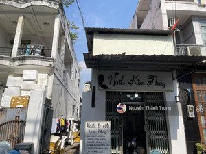 mặt tiền ht18. giá tốt. 5,3m x 25m nở hậu 5,58m. 133m2 full thổ cư.đang có dòng tiền 17triệu/ tháng