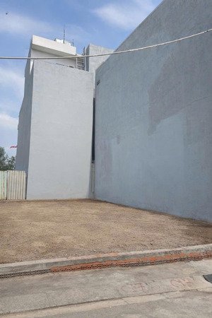 đất thổ cư 53m2 ngang 4.9m ô tô tới đất gần chợ long phước 2.6 tỷ