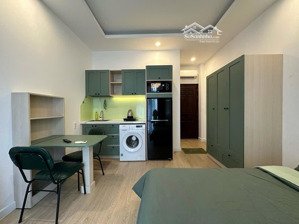 trung tâm tô hiến thành - phòng ban công - máy giặt riêng, thang máy, dọn phòng - có nhận ngắn hạn