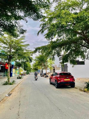 lô đẹp 100m2 đối diện công viên kđt mỹ gia gói 5, đường thông rộng 12m giá chỉ 5,65 tỷ