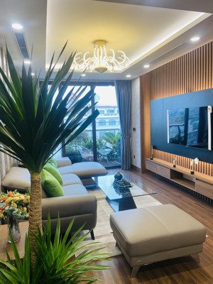 chính chủ cần bán gấp căn góc 3 ngủ tầng đẹp chung cư green park tower. lh 