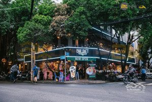 cần bán căn nhà mặt phố trung tâm, đang có dòng tiền cho thuê hơn 100 triệu/tháng - lô góc