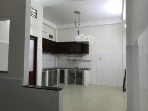 nhà 4 x 20, đúc 1 lầu , hẻm xe hơi thông, đường nguyễn văn khối,p9