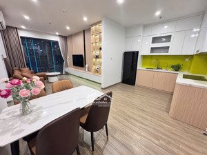 cc cần bán căn 2pn góc tầng trung 68m2,view đẹp,full đồ tại pavilion giá chỉ 5.1 tỷ.lh 