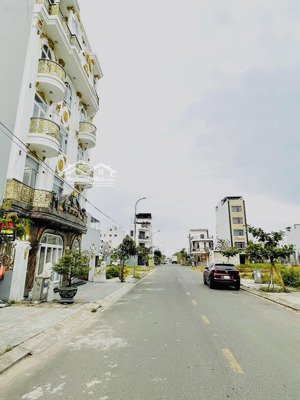 bán lô trần minh tông kẹp công viên rộng siêu đẹp siêu hiếm gần biển