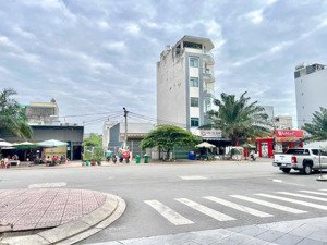 lô đất đối diện chung cư riccca 81m2 khu phân lô xây 6 tầng hầm vị trí cực đẹp