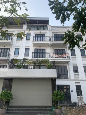 bán liền kề xuân phương quốc hội, trước nhà công viên, mặt tiền 6m, xây 5 tầng đầy đủ nội thất