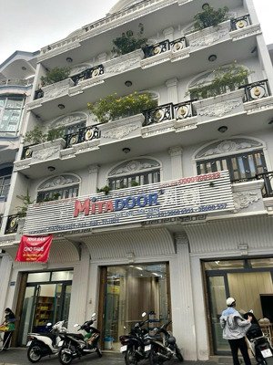 siêu phẩm! chủ cần bán toà nhà mt đường lý thường kiệt quận 10.dt:12x16m giá 65 tỷ.hđt cao