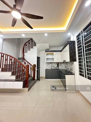 bán nhà 5 tầng mới đẹp bát khối - long biên.
diện tích sử dụng 30m2, giá 6.15 tỷ