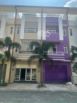 nhà phố trung tâm thành phố mới, sổ sẵn hoàn công, đã hoàn thiện có dòng tiền. giá 6tỷ66 . dt 110m2