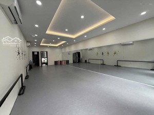 cho thuê văn phòng tại khu đô thị him lam kênh tẻ. giá cho 55tr/th . dt450m2, hot!