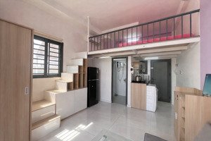 cho thuê căn hộ có gác quận 4 gần đh luật, ban công, máy giặt riêng, mặt tiền đường tôn thất thuyết