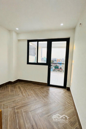 nhà bán cách 10m ra mt đoàn văn bơ ngay cầu calmette đ. hoàng diệu, kế bên đh nguyễn tất thành