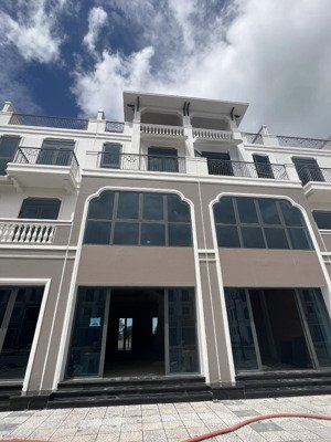 shophouse 3/2 đã có sổ giá 7,2 tỷ công chứng ngay lh0973013016