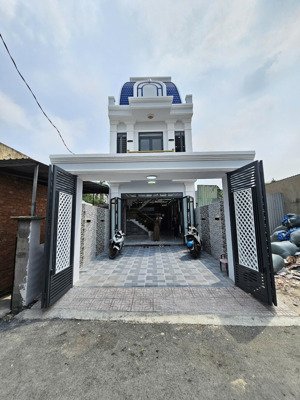 nhà mới bán nhà hoàn công, sân ô tô, pn dưới, gần bigc dĩ an ngang 5x22m,