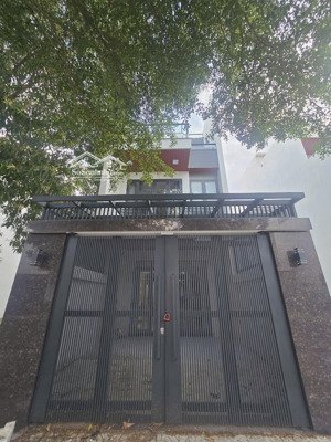 nhà phố kdt mỹ gia nha trang mới đẹp đường 16m thông thẳng ra sông nội thất toàn bộ giá 8ty9