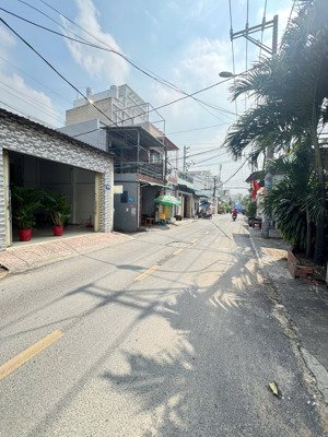 mặt tiền trung mỹ tây ,ngang khủng 12m sổ công nhận 196 m2, giá bán 17t500 thương lượng