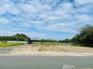 cần vốn bán đất 2 mặt tiền đường cao bá quát 18m, chơn thành. diện tích 419m2, ngang 10 nở hậu. shr