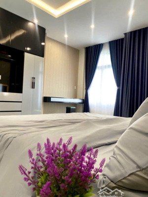 nhà 4 tầng mt đường huy cận- gần các trường đại học lớn