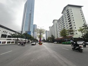 77 tỷ - 128m2 nhà mặt đường to, mặt tiền rộng ô tô tránh, đang kinh doanh tốt