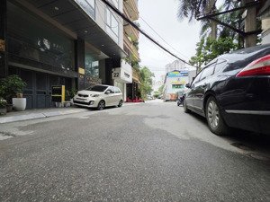 siêu phẩm cầu giấy;vị trí trung tâm -nhà dân xây 5 tầng-ngõ nông ô tô đỗ cửa-nhỉnh 15 tỷ