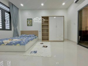 phòng rộng 38m có cửa sổ full nội thất giáp bình thạnh, phú nhuận