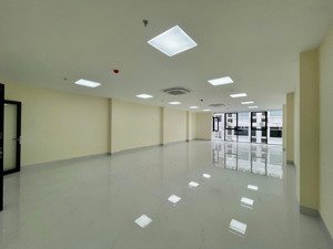 văn phòng 120m2 giá thuê 26tr/ tháng nằm trên đường huỳnh tịnh của, quận 3