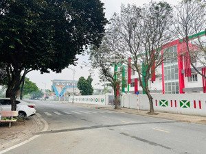 tdc giang biên - việt hưng ô tô tránh - vỉa hè 3m.
chỉ 12 tỷ còn bớt. dt 40m2 - mt 4m vie