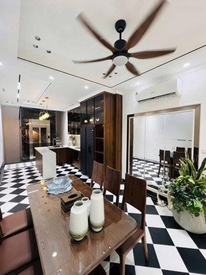 bán nr ngọc khánh, mới, nội thất khách sạn , giá 15,7 tỷ, 55m2 6 tầng mặt tiền 5m. sát phố