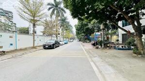 nhà đẹp Lâm Hạ, lô góc, mặt tiền 17m , ôtô tránh, gần bệnh viện Tâm Anh